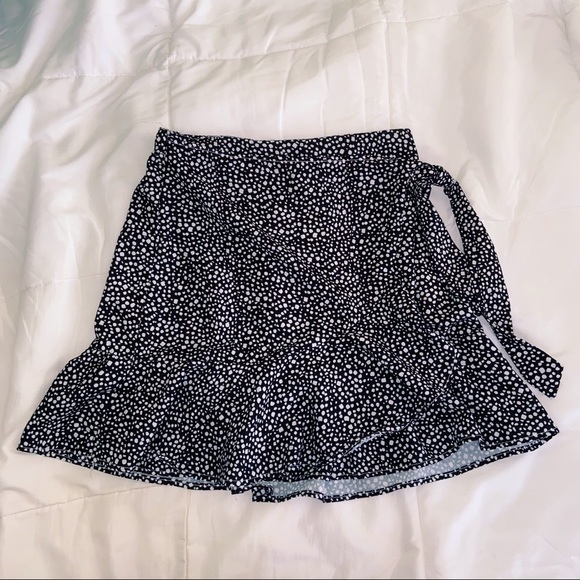 Urban Outfitters Dresses & Skirts - Ruffle hem skirt